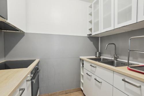 廚房, Chic and spacious apartement with piano and terrace in 勒謝奈