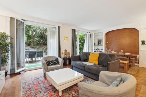 Chic and spacious apartement with piano and terrace in 勒謝奈