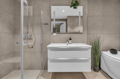 Apartment with Spa Bath image 8