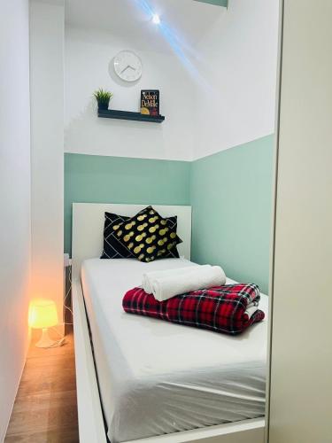 Flexible Small Partition Room Near MOE, Dubai