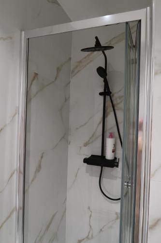 Triple Room with Private Bathroom image 3