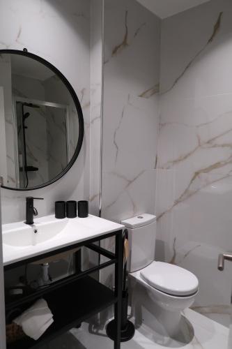 Triple Room with Private Bathroom image 2