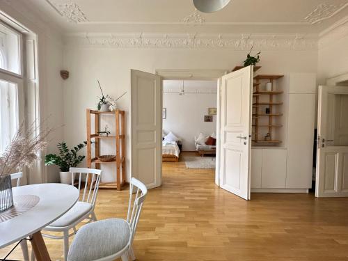 3BDR Bohemian style central flat with Balcony, Praga