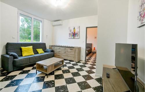 Cozy Apartment In Vallon Pont Darc With Wi-fi