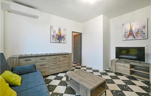 Cozy Apartment In Vallon Pont Darc With Wi-fi