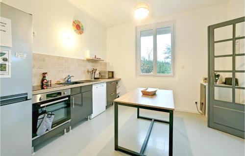 Cozy Apartment In Vallon Pont Darc With Wi-fi