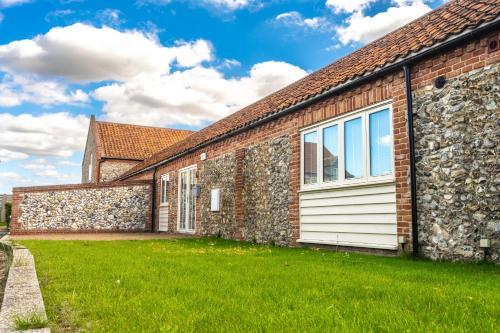 Filby Barn by Big Skies Cottages