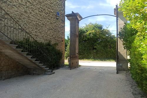 Charming Loft in the countryside of Althen des Paluds