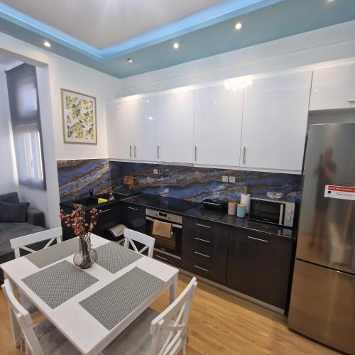 Luxury apartment Kato Patissia - image 3