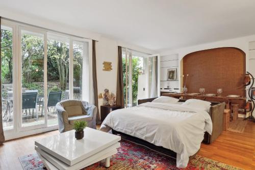 Chic and spacious apartement with piano and terrace in 勒謝奈