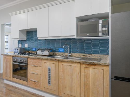 Three Bedroom Luxury Apartment with Splash Pool image 10