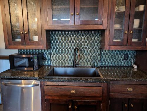 Historic Escape in Mansion Row - Sleeps 12! in New Albany, USA