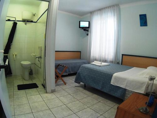 2 twin beds