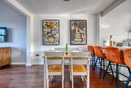 2 Bedroom Bungalow with Garden and Parking in 東布里德福德