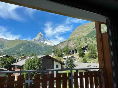 Modern Zermatt apartment with Matterhorn view, Zermatt (photo 3)