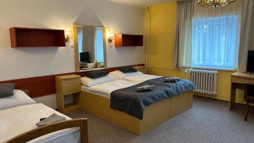 2 double beds, 2 twin beds