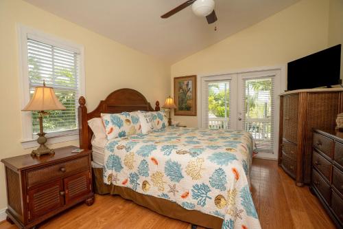 Coral Hammock Poolside Home