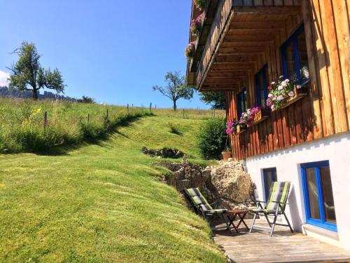 Ferienwohnung mit Aussicht im Bergdorf Steibis im Allgäu