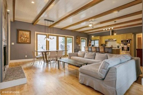 Warren Dunes,Hot Tub, WBFL,Wineries in Bridgman, USA