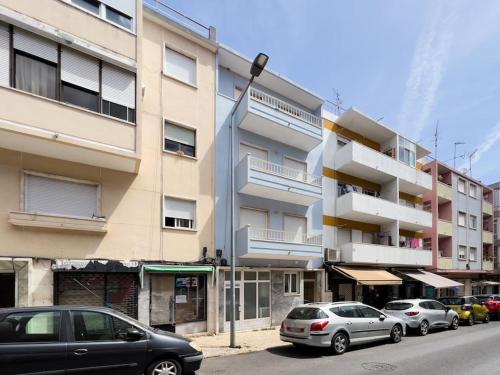 Olaias Lisbon 2 bed near Metro 2