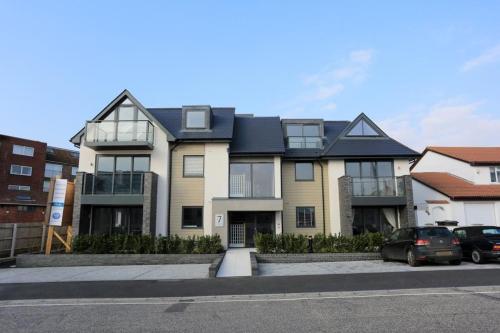 BOURNECOAST: MODERN FLAT WITH SEA VIEWS-FM6193 near Tuckton Pharmacy