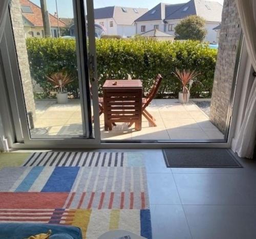 Facilities, BOURNECOAST: MODERN FLAT WITH SEA VIEWS-FM6193 near Tuckton Pharmacy
