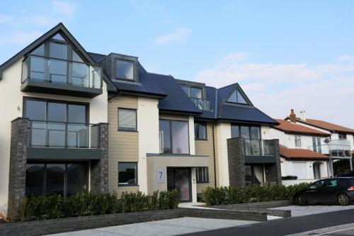 Exterior view, BOURNECOAST: MODERN FLAT WITH SEA VIEWS-FM6193 near Tuckton Pharmacy