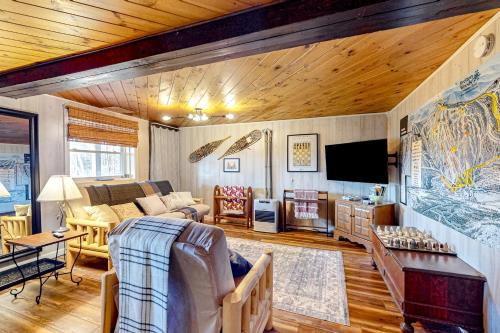 Cozy Country Cottage in Whitefield