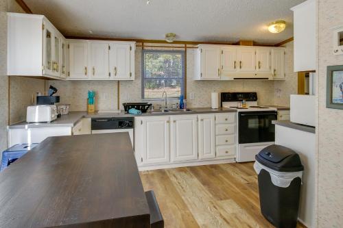 Prosperity Vacation Rental about 1 Mi to Lake Murray! in Lake Murray Shores, USA