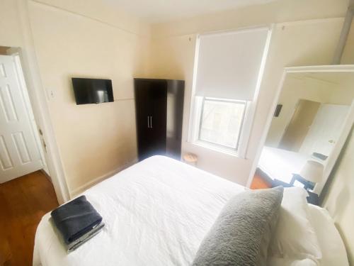 2 Bedrooms Entire Beautiful Apt in Williamsburg! in Brooklyn, USA