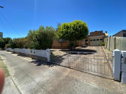 6 Beds-Whole House-Stawell-Grampians National Park