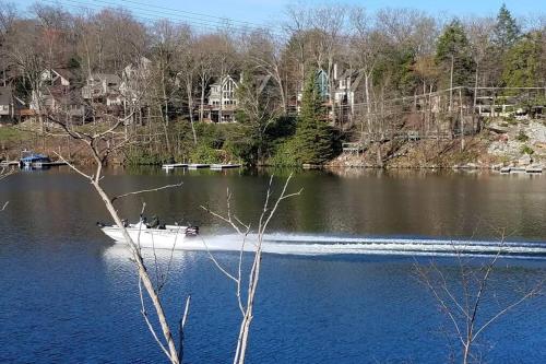 Wind Rose * pool & gym membership included * in Friendsville, USA