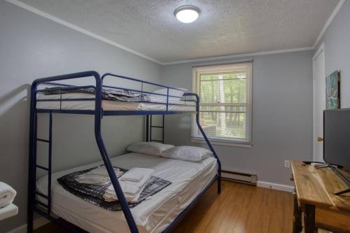 Wind Rose * pool & gym membership included * in Friendsville, USA
