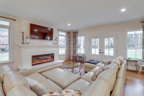 . Near Chesapeake Bay: Home w/ Hot Tub, Yard Games!