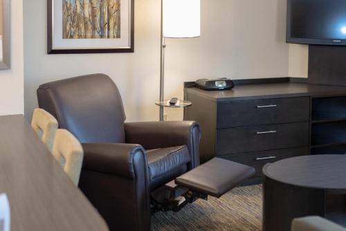 Sonesta Simply Suites Chicago Waukegan