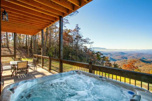 Sunset Summit - Pool, Theater Room, Games, & VIEWS