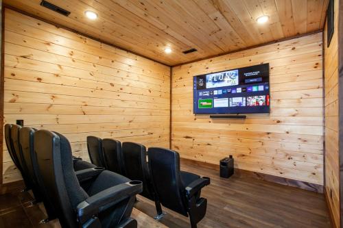 Sunset Summit - Pool, Theater Room, Games, & VIEWS, Sevierville (foto 6)