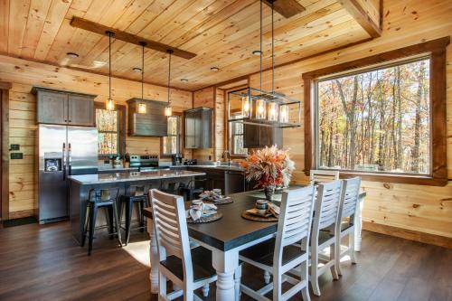 Sunset Summit - Pool, Theater Room, Games, & VIEWS, Sevierville (foto 3)