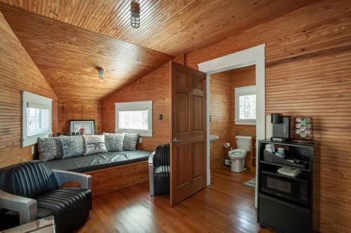 Airplane Filling Station -Unique Stay in Knoxville in Knoxville, USA