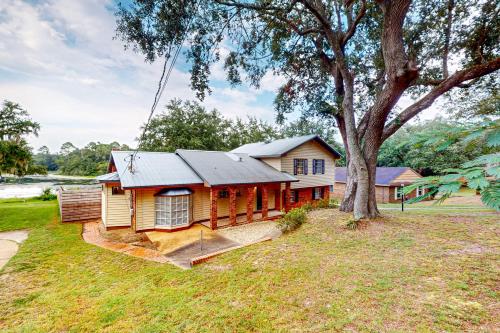 The Lakewood Lakehouse