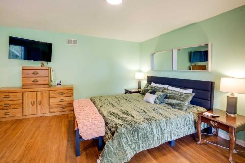 Soothing Studio with Lush Views 2 Mi to Beach! secondary