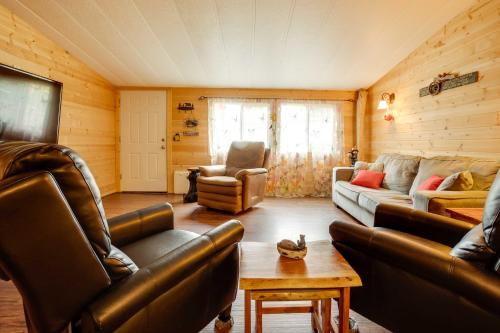 Brookings Home w/ Yard Half Mile to Harris Beach! - image 7