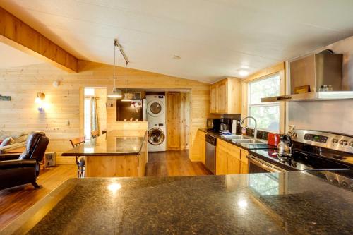 Brookings Home w/ Yard Half Mile to Harris Beach! - image 13