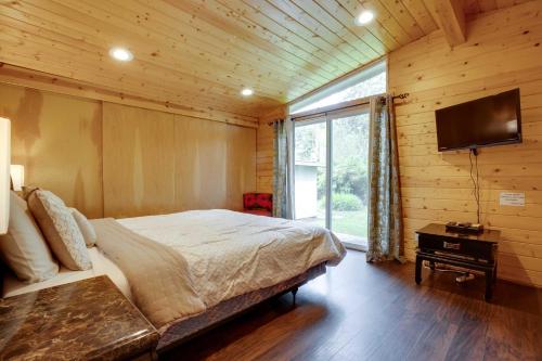 Brookings Home w/ Yard Half Mile to Harris Beach! - image 6