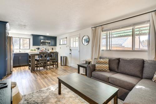 Updated Pueblo Vacation Rental Near Riverwalk! in 梅薩章克申
