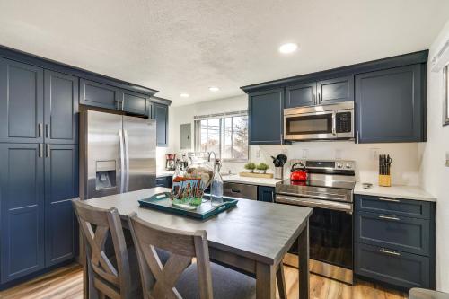 Updated Pueblo Vacation Rental Near Riverwalk! in 梅薩章克申