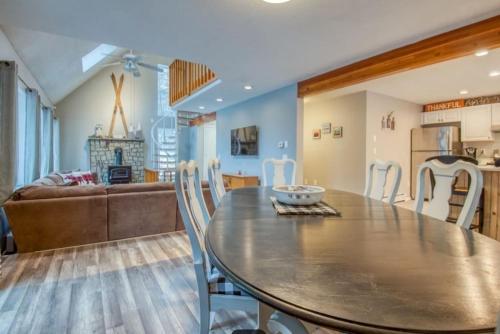 Retreat near Conway HotTub Harry Potter Room in Hales Location (NH)