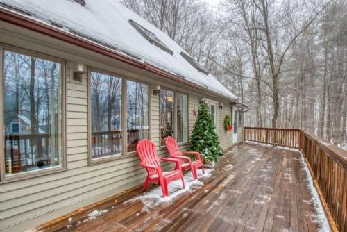 Retreat near Conway HotTub Harry Potter Room in Hales Location (NH)