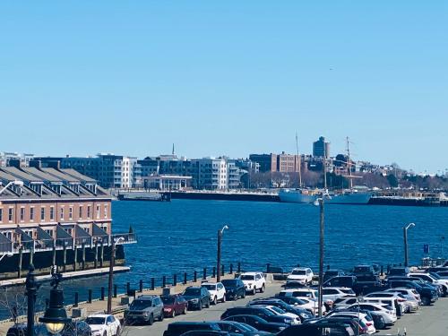 Boston North end Harbor View condo. FREE PARKING