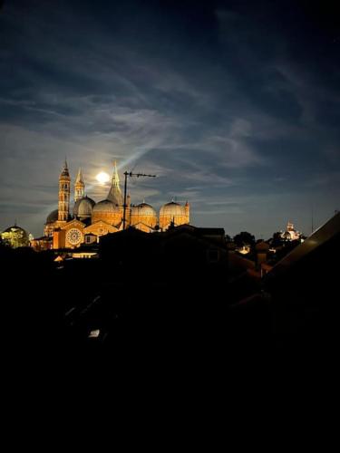  Luminoso attico con vista Basilica di SantAntonio in Padua